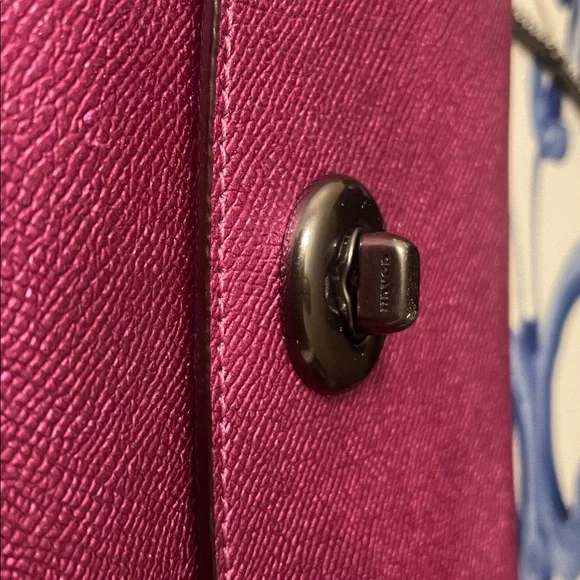 Vibrant COACH Pink Crossbody Bag - new never used - Picture 2 of 8